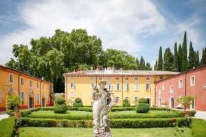 Estate of the 5-star luxury villa Cordevigo in the Veneto.